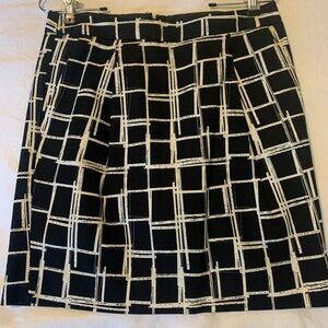Black and white skirt from Gap, size 4 in like new condition